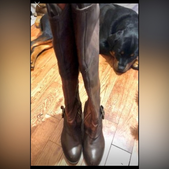 Beautiful leather over the knee boots from Neiman Marcus. Made in Italy. - Picture 3 of 3